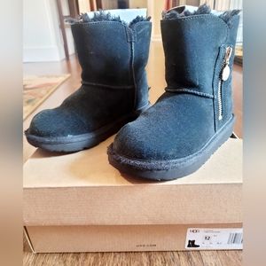 Toddler Bailey Bow UGG - size 12